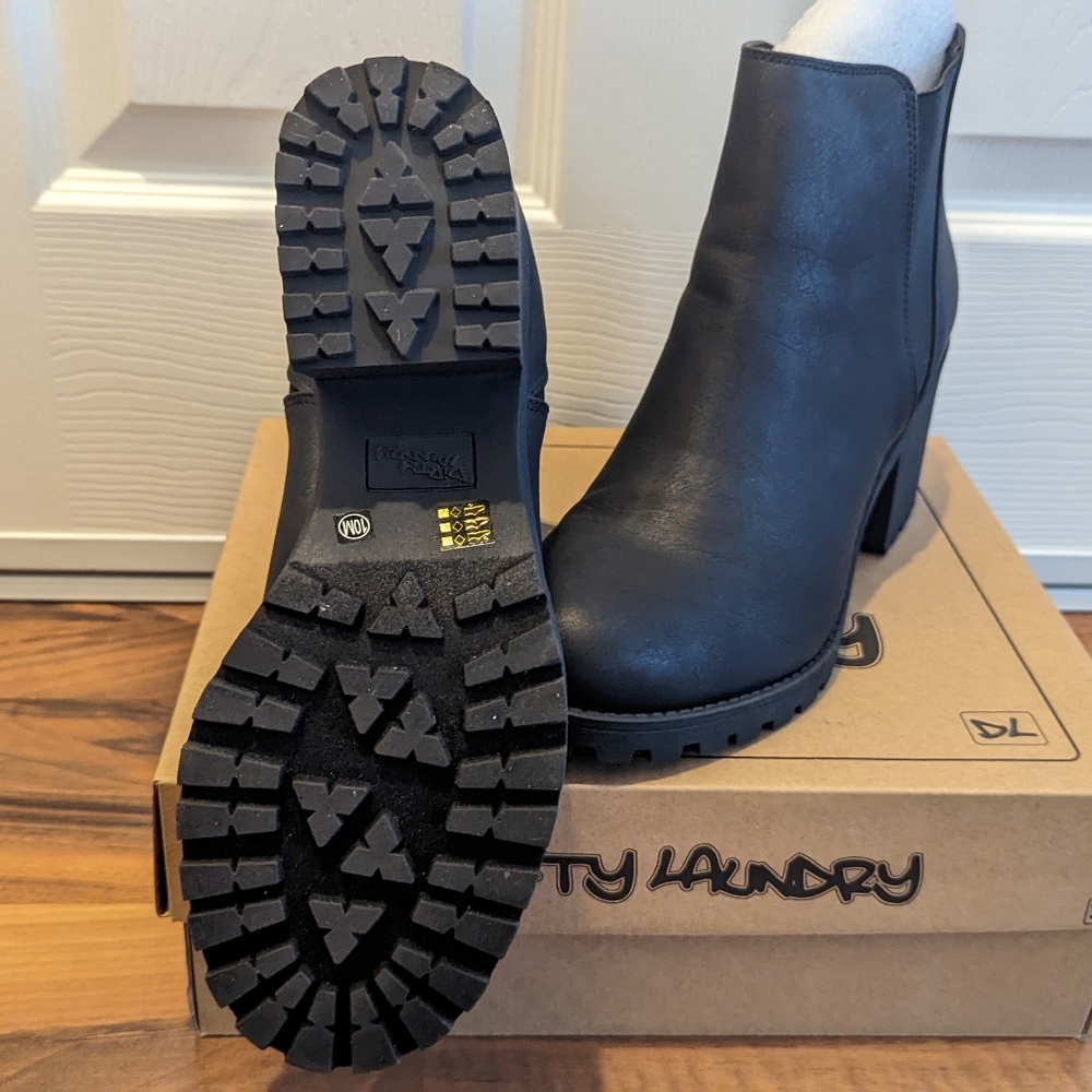 Chinese Laundry | Lisbon Lug Sole Booties | Black | Ankle Height | Size 10 - Picture 5 of 8